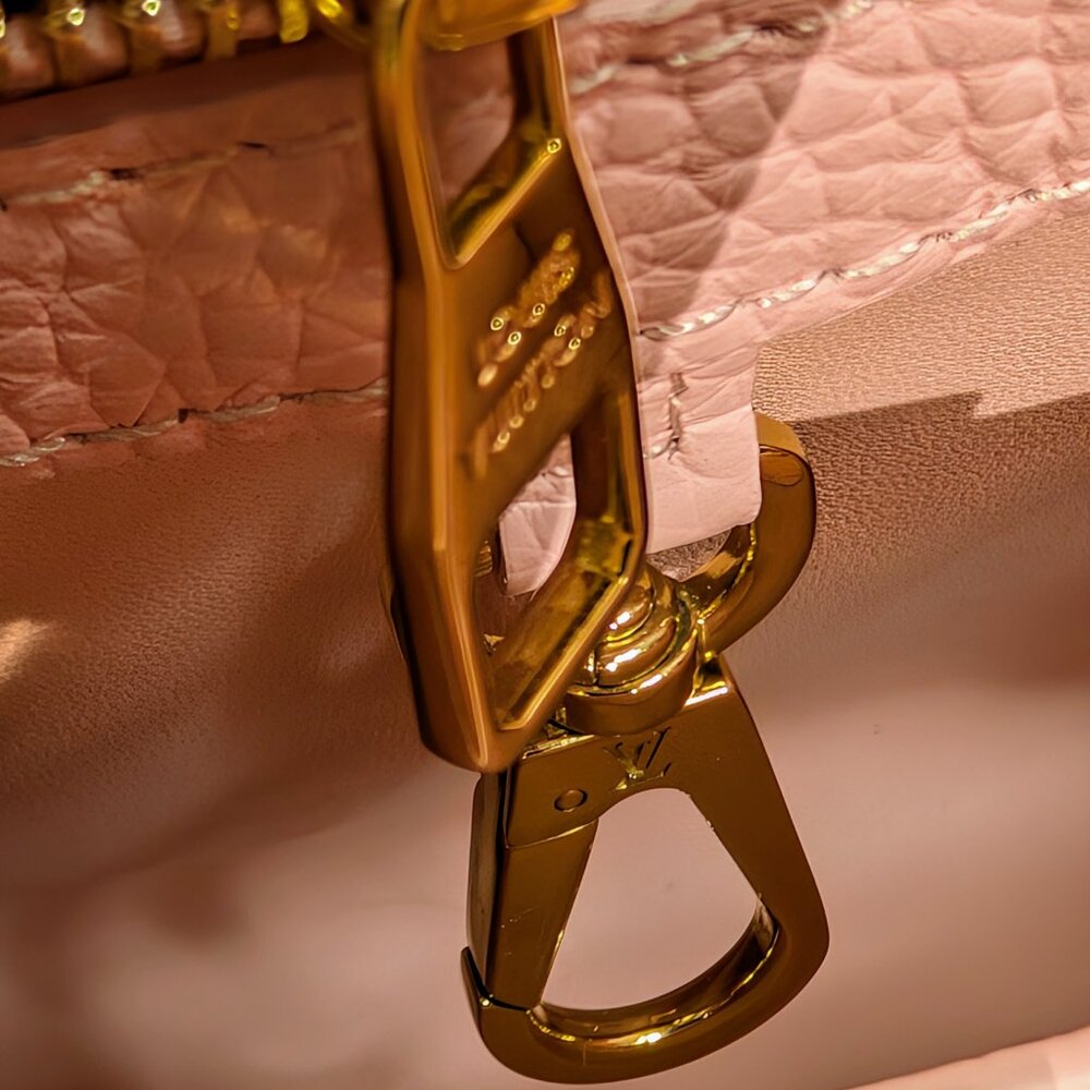 Louis Vuitton Rare Pink and Cream Capucines BB in Grained Taurillon Leather - Picture 14 of 16
